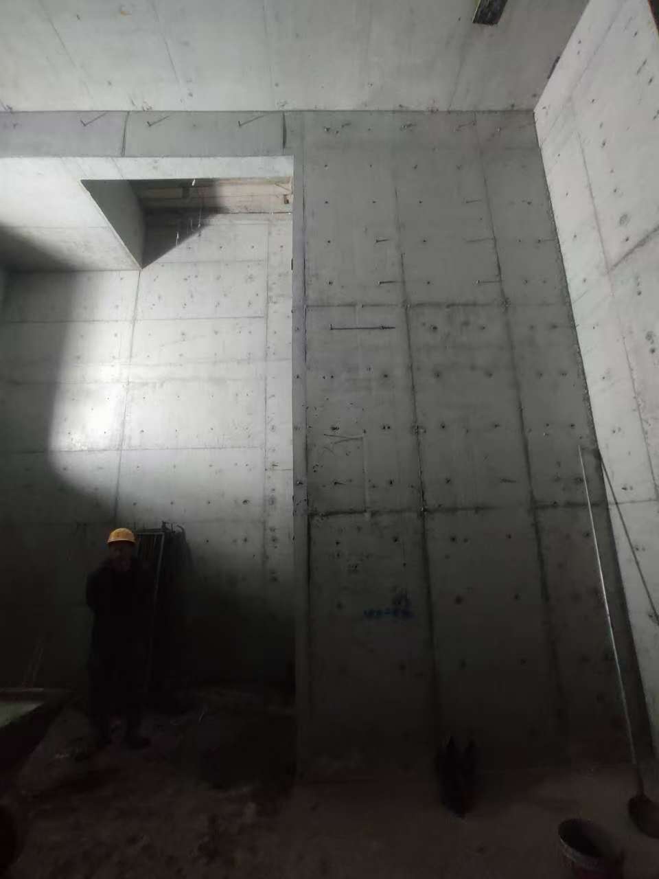 兴文墙上开槽钢筋断了有影响吗